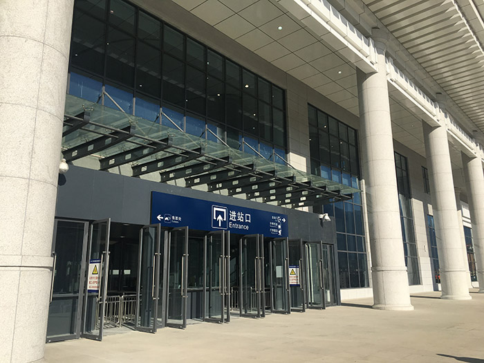 全國、省市政協(xié)委員體驗蘭渝鐵路、視察階州廣場