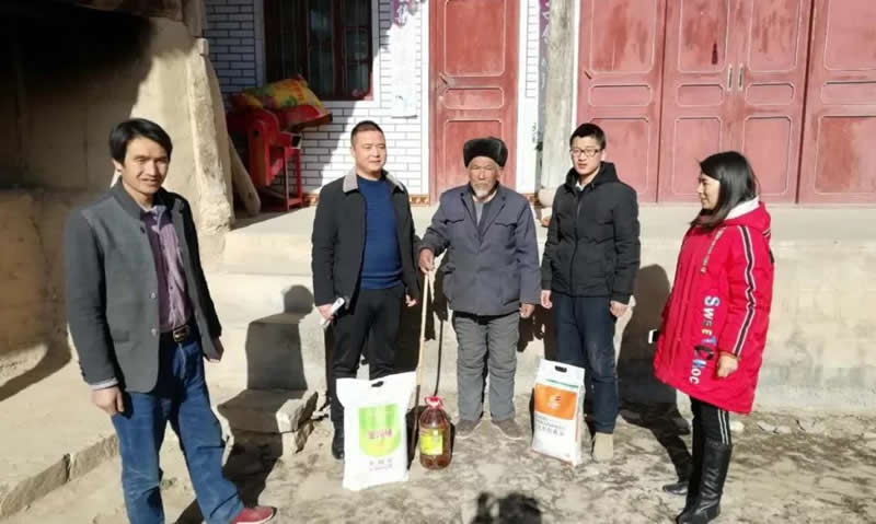 堅持精準幫扶，合力脫貧攻堅——市龍江城鄉(xiāng)發(fā)展集團、隴南太平洋財險公司聯(lián)合開展幫扶文縣橋頭鎮(zhèn)安子坡村2019年春節(jié)慰問活動