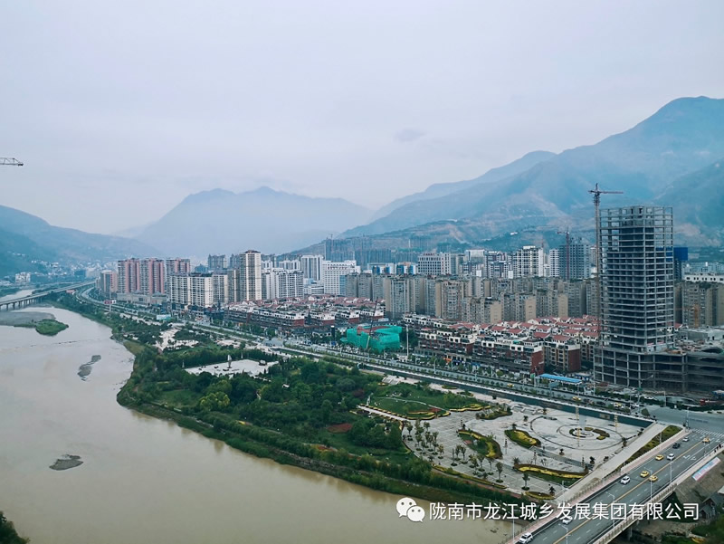 匠心傾注、喜封金頂——龍江?雙子座商住小區(qū)主體順利封頂