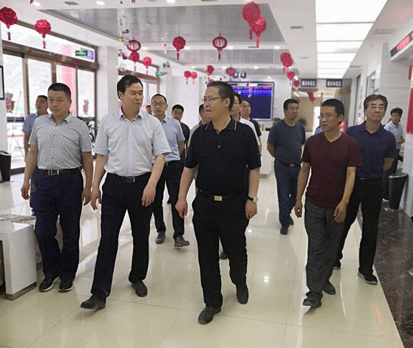 隴南市委常委、組織部部長(zhǎng)楊郃調(diào)研指導(dǎo)市龍江城鄉(xiāng)發(fā)展集團(tuán)公司黨建工作