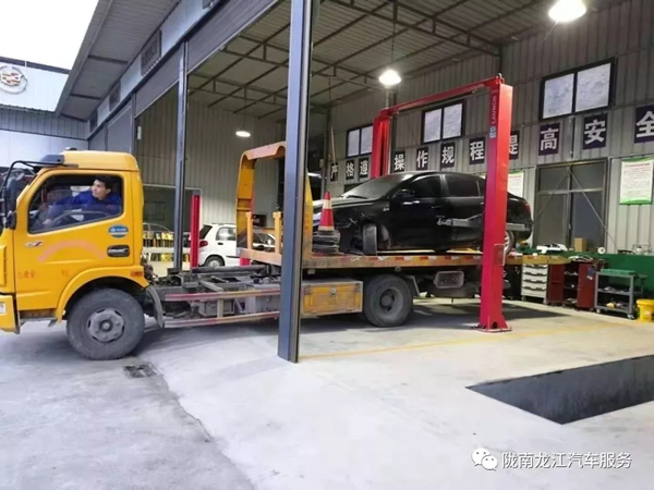 金錘鈑金，銀槍噴漆！龍江汽修值得信賴！