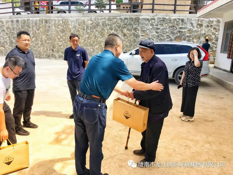 “感黨恩、憶黨史”，--市龍江城鄉(xiāng)發(fā)展集團(tuán)公司開展慶祝建黨99周年主題黨日活動